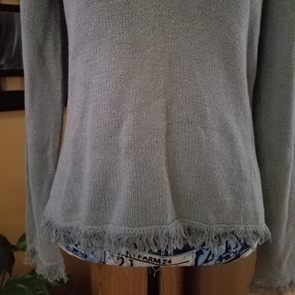 LIZ CLAIBORNE GRAY FRINGE SWEATER - Picture 6 of 8
